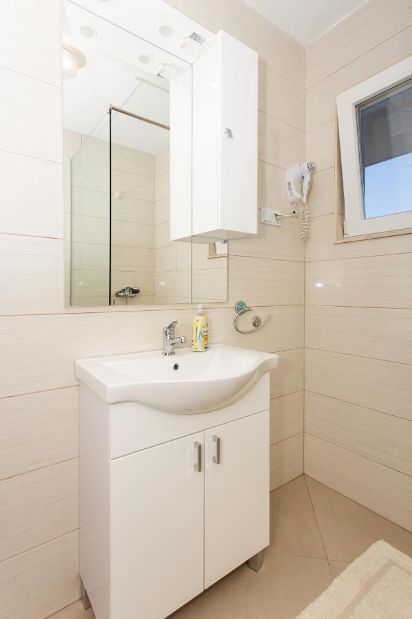 Fifty One Apartment โตรกีร์ ภายนอก รูปภาพ